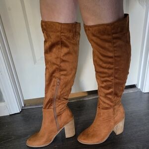 Knee-High‎ Boots